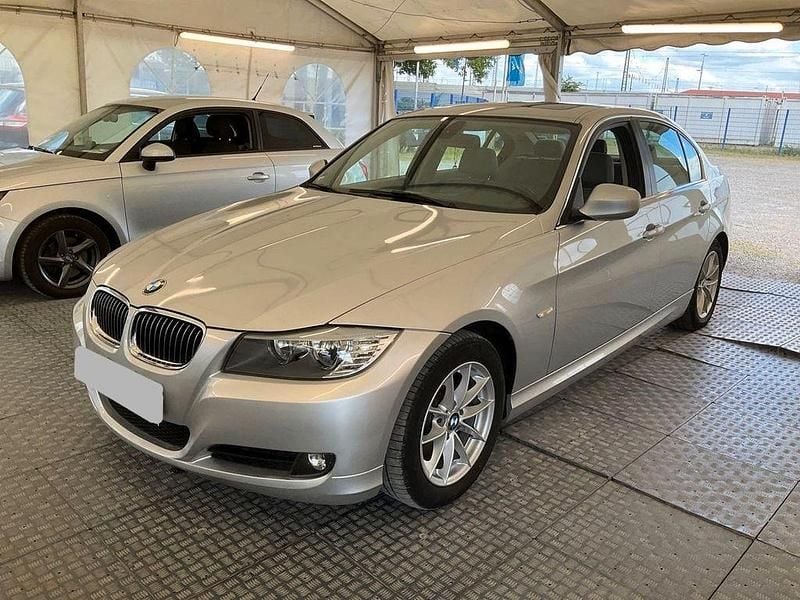 Silber Gebraucht 2010 BMW 325 Comfort Edition Limousine | 10.500 € (Etwas zu teuer) - Bild 1/4