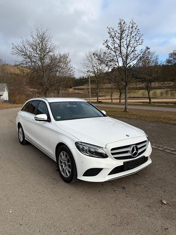 Gebraucht Mercedes C220 194 PS (142 kW) 2019 Weiß Kombi