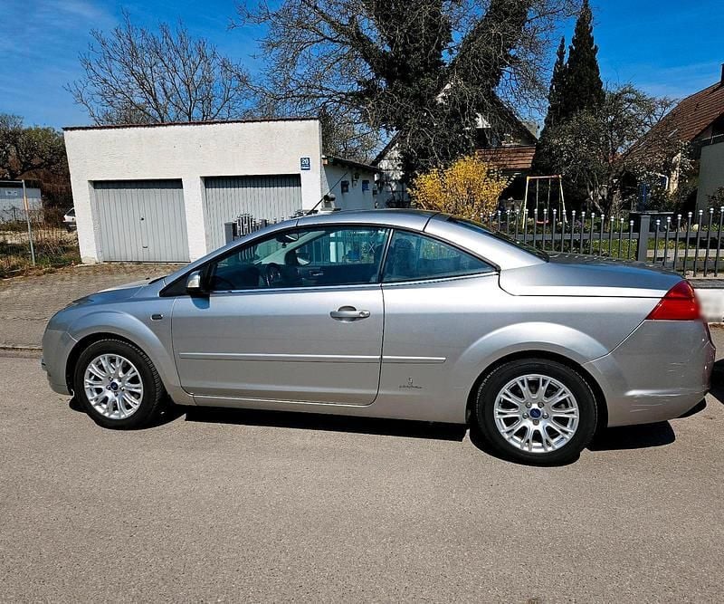 Gebraucht Ford Focus Cabriolet Titanium 145 PS (106 kW) 2007 Grau Cabrio