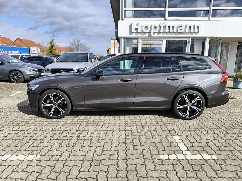 Gebraucht Volvo V60 Plus 197 PS (144 kW) 2024 Platinum grey / metallic Kombi