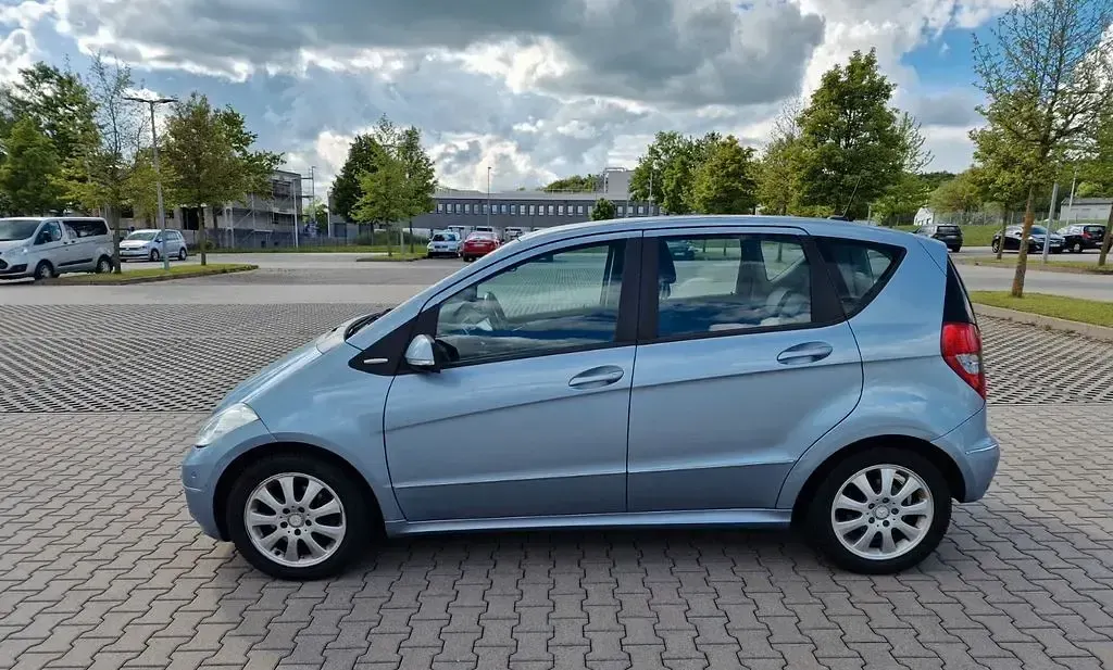 Gebraucht Mercedes A200 Avantgarde 140 PS (102 kW) 2010 Blau Van / Kleinbus