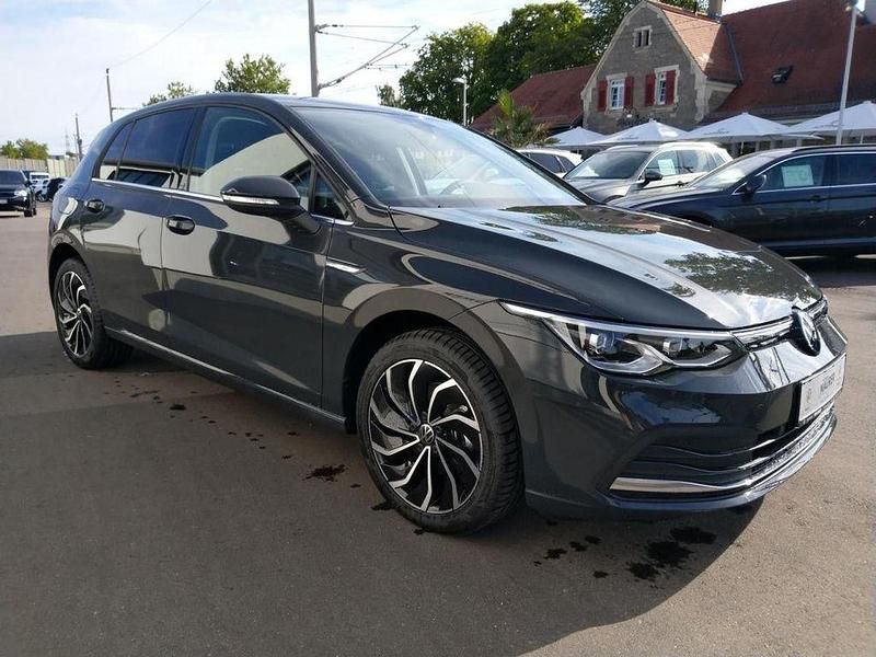 Gebraucht VW Golf VIII Style 131 PS (96 kW) 2023 Grau Limousine