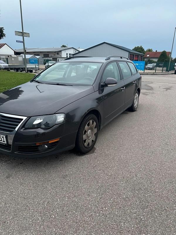 Schwarz Gebraucht 2007 VW Passat Kombi | 2.000 € (Superpreis) - Bild 1/4