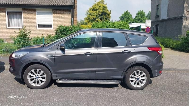 Gebraucht Ford Kuga 150 PS (110 kW) 2015 Grau SUV