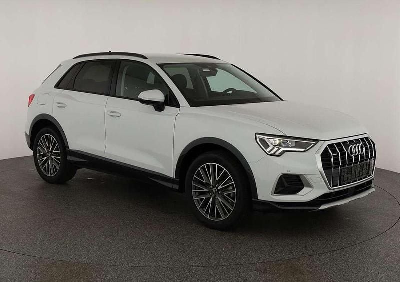Gletscherweiß metallic Neu 2025 Audi Q3 Advanced SUV | 46.595 € (Guter Preis) - Bild 1/4