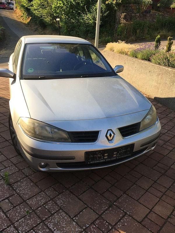 Silber Gebraucht 2005 Renault Laguna II Dynamique Limousine | 999 € (Guter Preis) - Bild 1/4