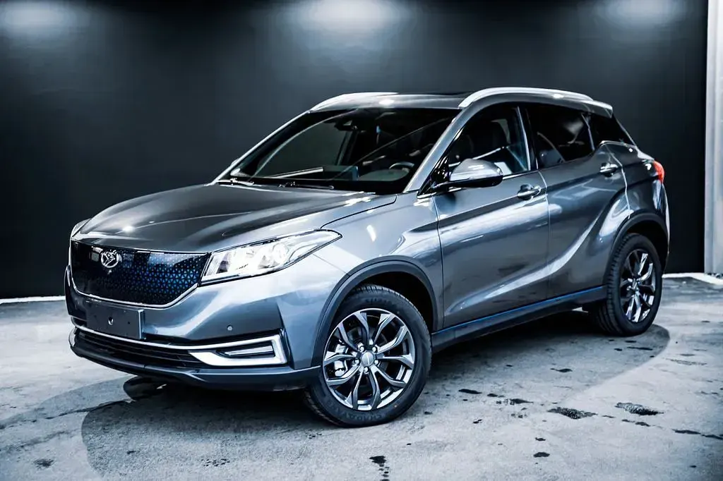 Neu DFSK Seres 3 119 kW (163 PS) 2025 Grau SUV
