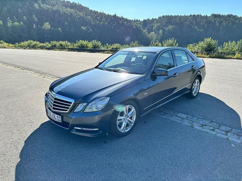 Gebraucht Mercedes E250 Avantgarde 204 PS (150 kW) 2011 Grau Limousine