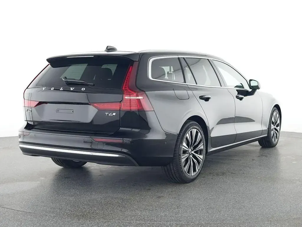 Gebraucht Volvo V60 Plus 349 PS (256 kW) 2025 Schwarz Kombi