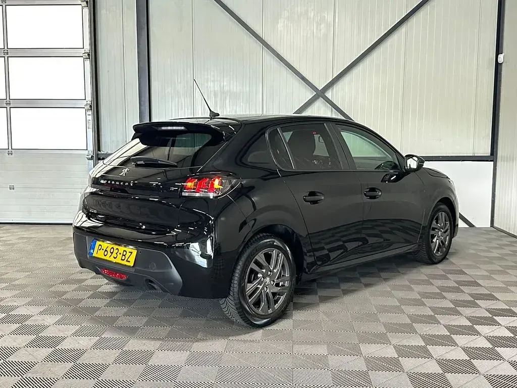 Gebraucht Peugeot 208 Active 73 PS (53 kW) 2022 Schwarz Kleinwagen