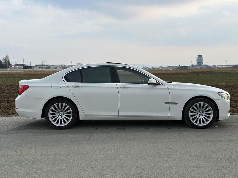 Gebraucht BMW 750 408 PS (300 kW) 2009 Weiß Limousine