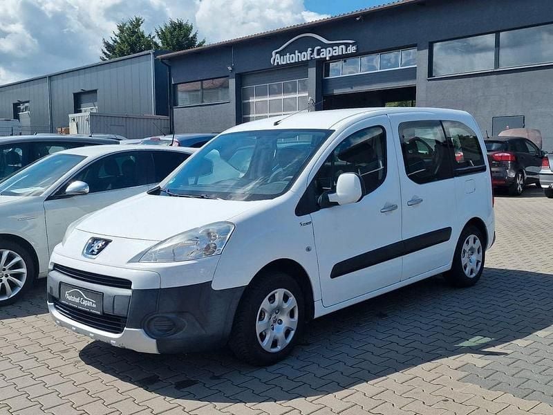Weiß Gebraucht 2011 Peugeot Partner Tepee Van / Kleinbus | 5.999 € (Fairer Preis) - Bild 1/4