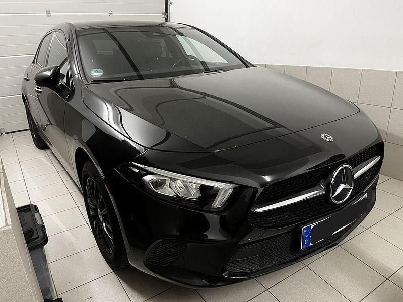 Gebraucht Mercedes A200 163 PS (119 kW) 2018 Schwarz Limousine