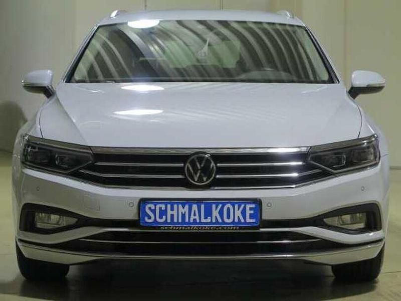 Glacier white (metallic) Gebraucht 2023 VW Passat Elegance Kombi | 26.950 € (Fairer Preis) - Bild 1/4