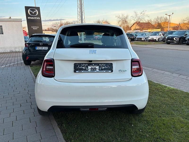 Gebraucht Fiat 500e Icon 86 kW (118 PS) 2022 Weiß Limousine