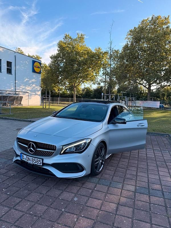 Grau Gebraucht 2017 Mercedes CLA220 Shooting Brake Kombi | 20.999 € (Etwas zu teuer) - Bild 1/4