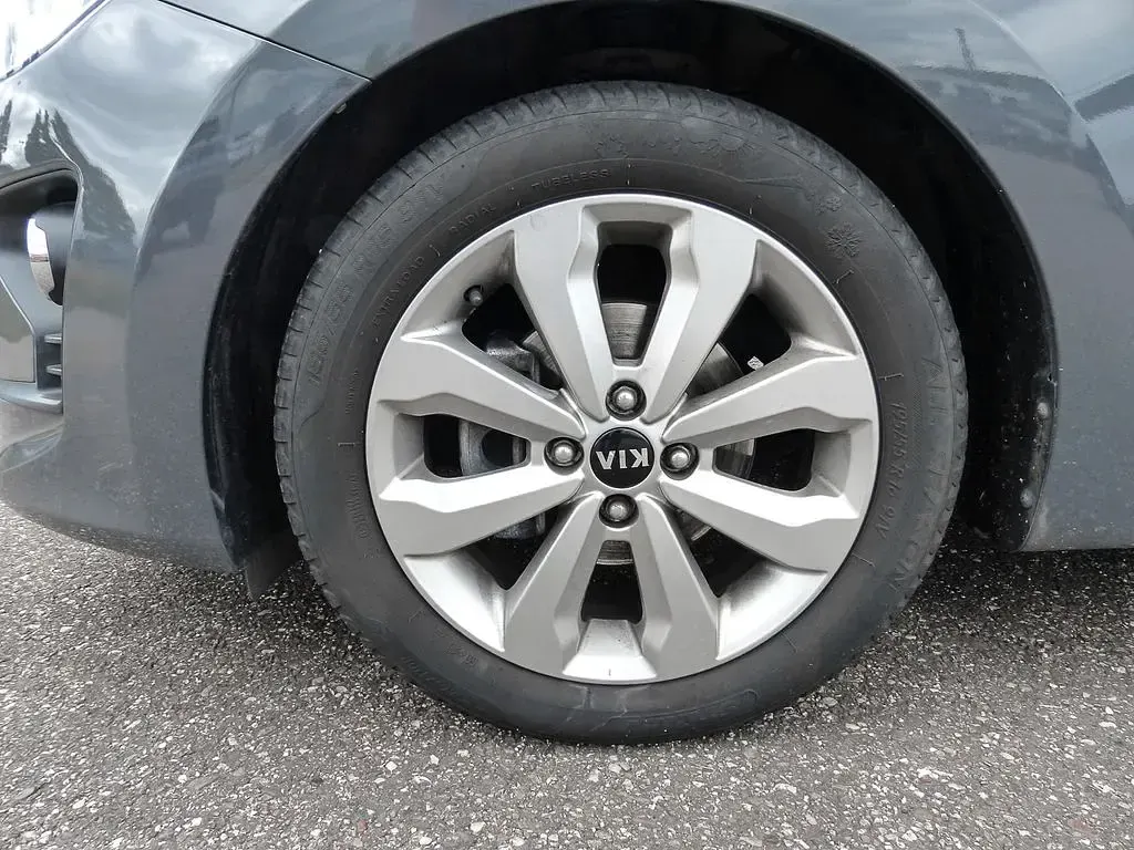 Gebraucht Kia Rio Edition 7 84 PS (61 kW) 2021 (prg) perennial grey m Limousine
