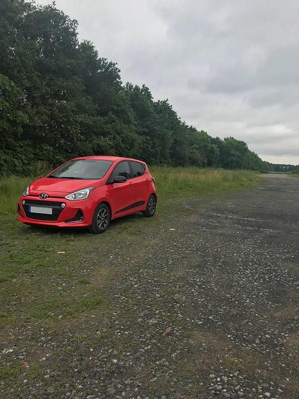 Rot Gebraucht 2019 Hyundai i10 Kleinwagen | 10.999 € (Superpreis) - Bild 1/4