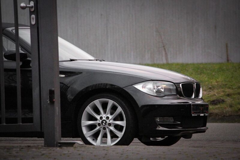 Schwarz Gebraucht 2008 BMW 118 Cabriolet Sport Line Cabrio | 7.798 € (Fairer Preis) - Bild 1/4