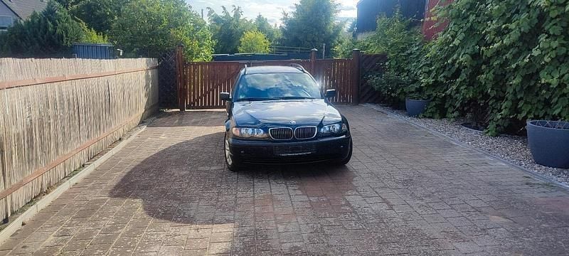 Blau Gebraucht 2004 BMW 318 Kombi | 1.400 € (Fairer Preis) - Bild 1/4