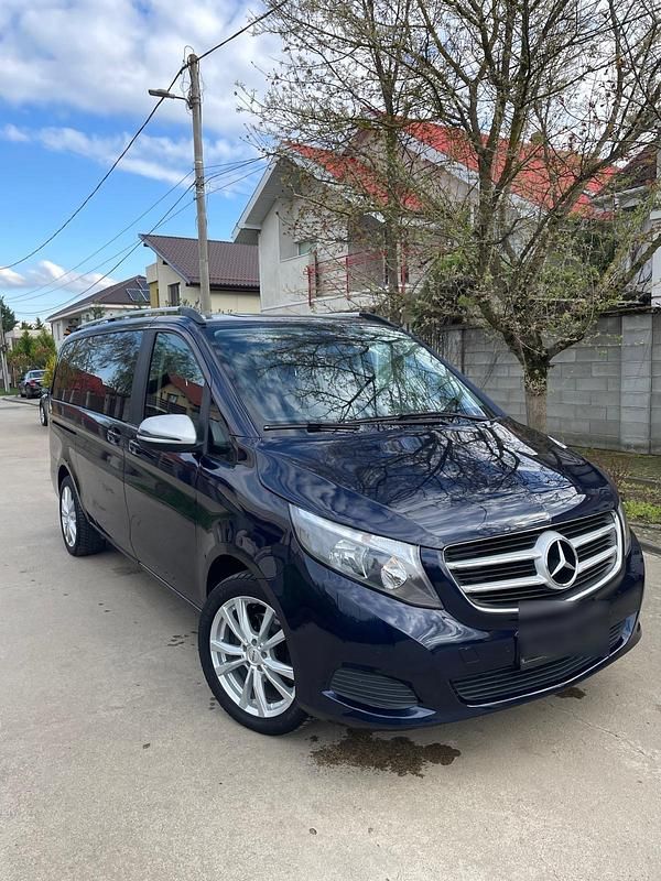 Blau Gebraucht 2015 Mercedes V220 Van / Kleinbus | 17.450 € - Bild 1/4