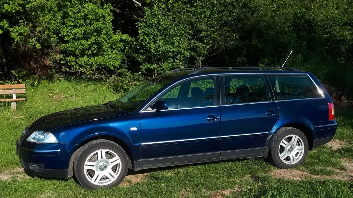 Używany VW Passat Highline 193 KM (141 kW) 2001 Niebieski Kombi