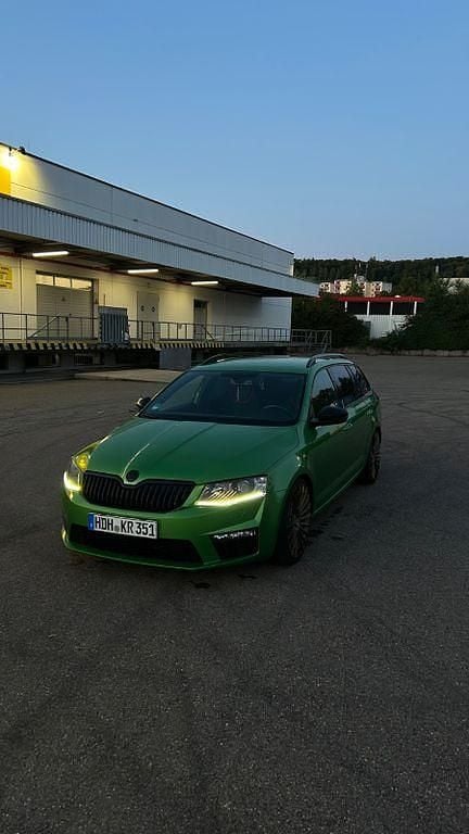 Grün Gebraucht 2013 Skoda Octavia vRS Kombi | 11.999 € (Fairer Preis) - Bild 1/4