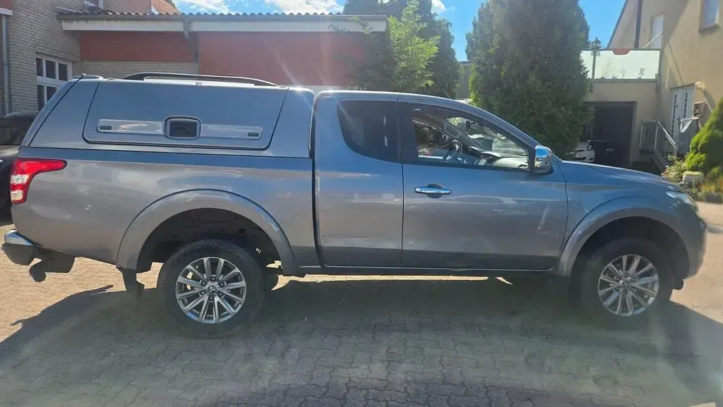 Gebraucht Mitsubishi L200 Plus 181 PS (133 kW) 2016 Grau Pickup