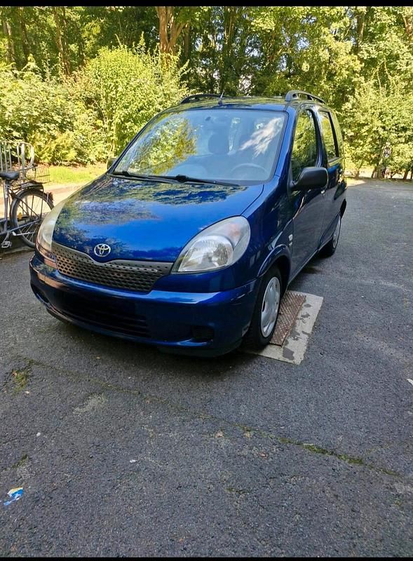 Blau Gebraucht 2002 Toyota Yaris Kombi | 2.500 € - Bild 1/4