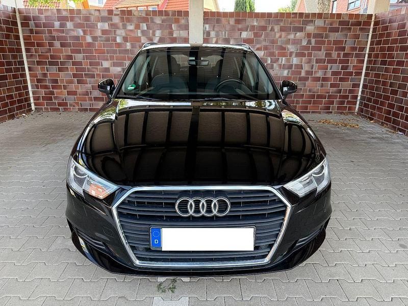 Schwarz Gebraucht 2016 Audi A3 Sportback Ambiente Limousine | 11.900 € (Guter Preis) - Bild 1/4