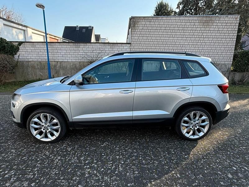 Gebraucht Skoda Karoq 150 PS (110 kW) 2021 Silber SUV