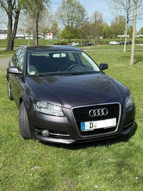 Gebraucht Audi A3 Attraction 105 PS (77 kW) 2011 Grau Kleinwagen
