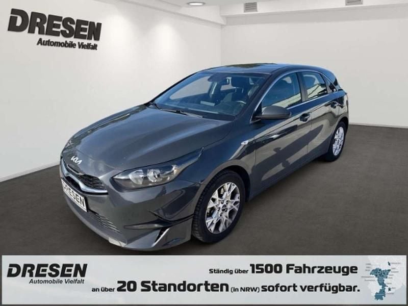 H8g) pentametal met. (grau Gebraucht 2022 Kia Ceed Vision Limousine | 18.780 € (Fairer Preis) - Bild 1/4