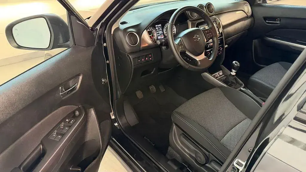 Gebraucht Suzuki Vitara Comfort 129 PS (94 kW) 2022 Schwarz SUV