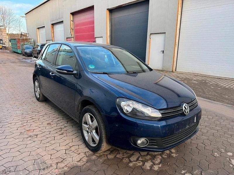 Gebraucht VW Golf VI Team 105 PS (77 kW) 2011 Blau Kleinwagen