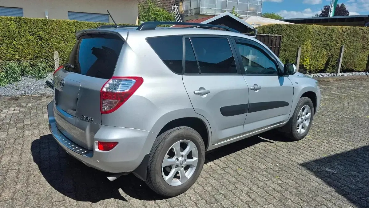 Gebraucht Toyota RAV4 150 PS (110 kW) 2011 Silber SUV