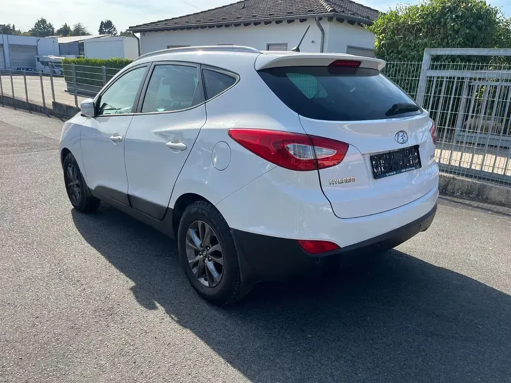 Gebraucht Hyundai Tucson 135 PS (99 kW) 2015 Weiß SUV