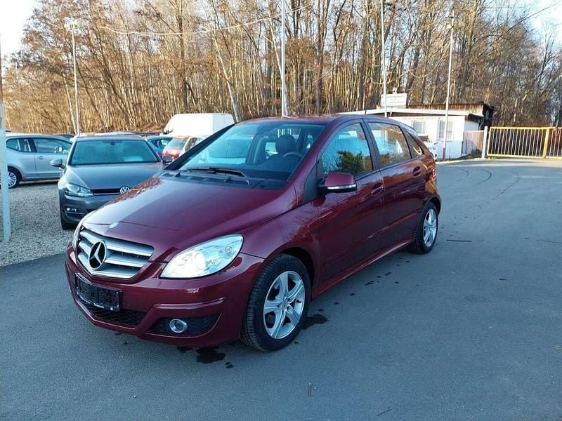 Gebraucht Mercedes B200 136 PS (100 kW) 2010 Rot Van / Kleinbus