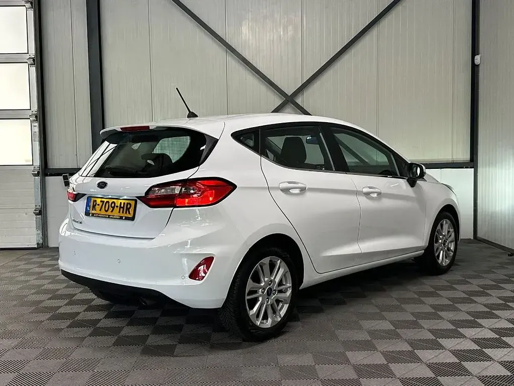 Gebraucht Ford Fiesta Titanium 101 PS (74 kW) 2022 Weiß Limousine