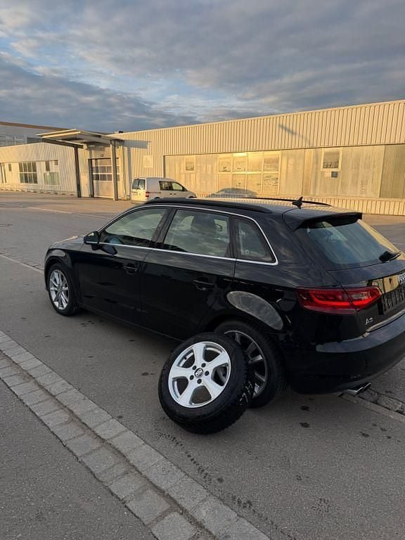 Gebraucht Audi A3 Ambiente 125 PS (91 kW) 2014 Schwarz Limousine