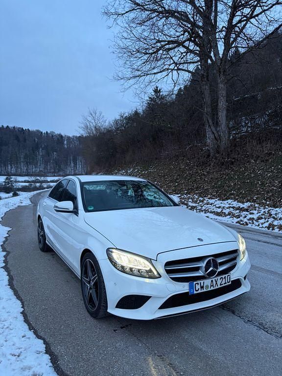 Gebraucht Mercedes C220 Avantgarde 194 PS (142 kW) 2019 Weiß Limousine