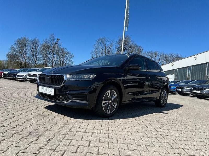 Schwarz magic perleffekt Gebraucht 2023 Skoda Fabia Ambition Kleinwagen | 18.990 € (Fairer Preis) - Bild 1/4