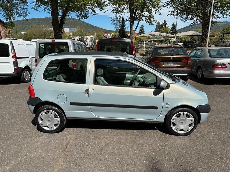 Second-hand Renault Twingo 75 CP (55 kW) 2002 Argintiu Hatchback