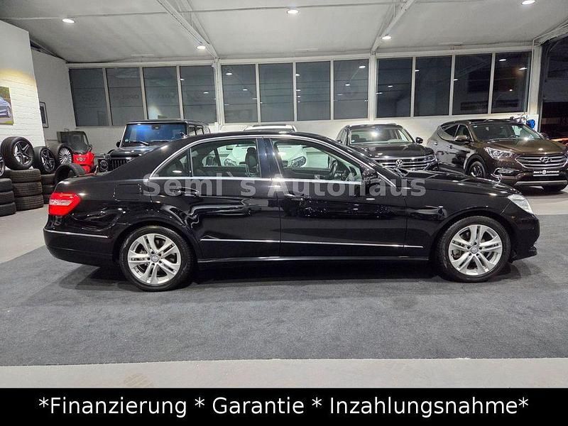 Gebraucht Mercedes E220 Avantgarde 170 PS (125 kW) 2013 Schwarz Limousine