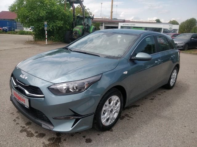 Neu Kia Ceed Vision 140 PS (102 kW) 2025 Grau Kleinwagen