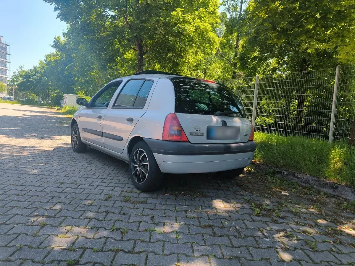 Brugt Renault Clio II 58 HK (42 kW) 1998 Grå Sedan