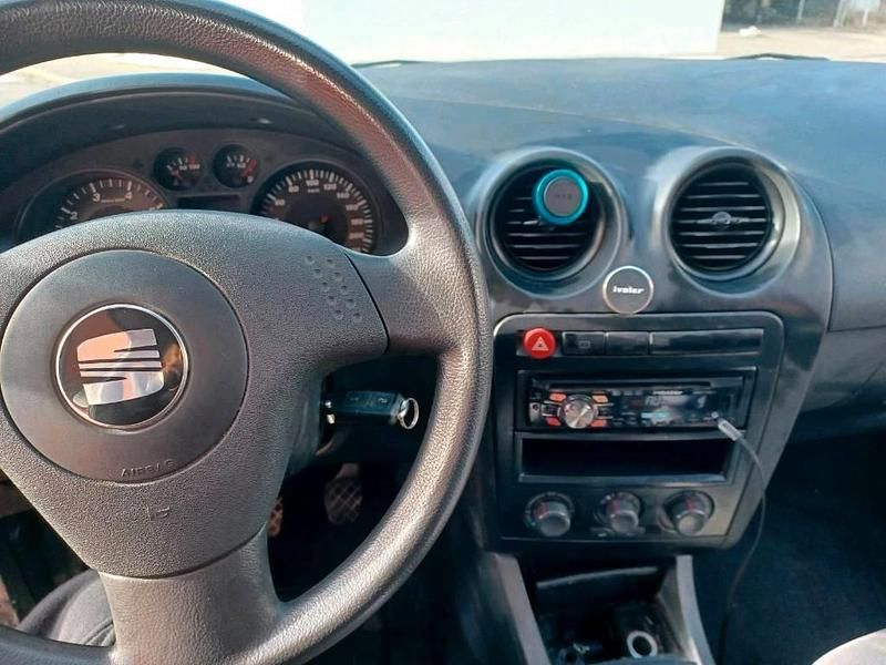 Second-hand Seat Ibiza 75 CP (55 kW) 2003 Roșu Hatchback
