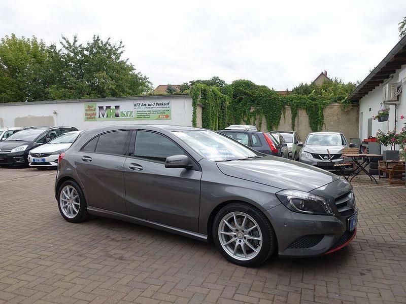 Grau Gebraucht 2013 Mercedes A250 Limousine | 17.995 € (Fairer Preis) - Bild 1/4