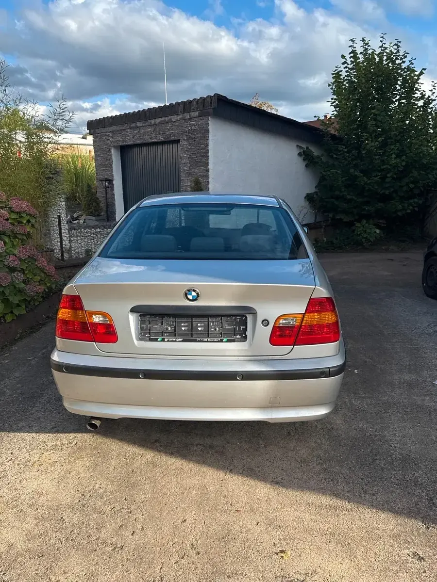 Gebraucht BMW 318 143 PS (105 kW) 2001 Grau Limousine