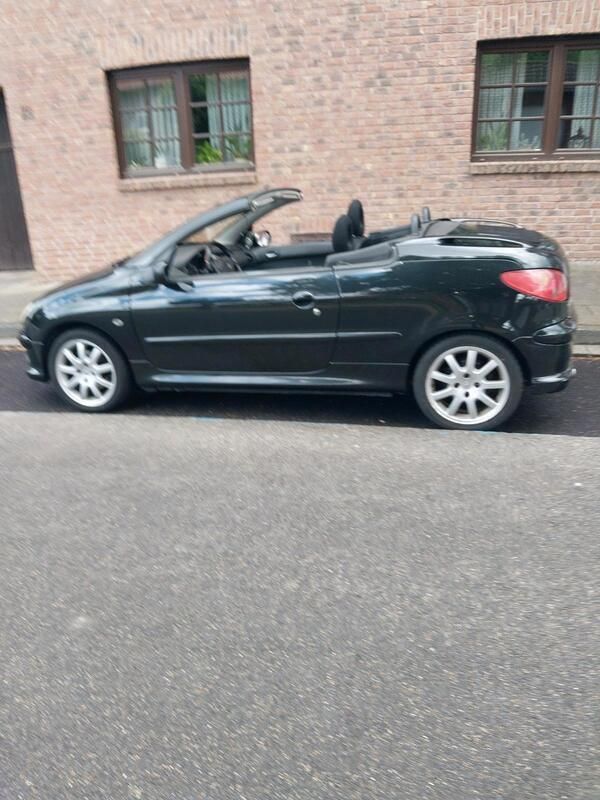 Schwarz Gebraucht 2004 Peugeot 206 CC Cabrio | 1.500 € - Bild 1/4